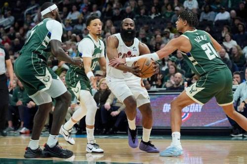 哈登轰27+5+6强势回暖！骑士拒雄鹿逆转 莫布利27+15米切尔14中4