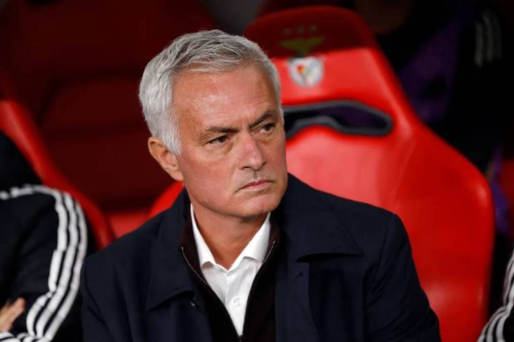 镜报：若本菲卡解雇穆里尼奥，阿莫林或将成为本菲卡新帅