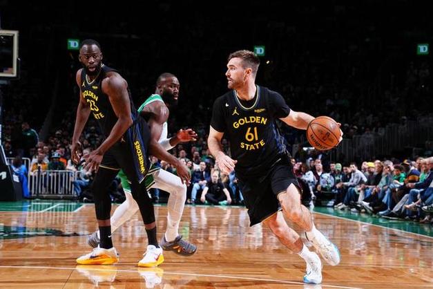 绿军决战制胜10-0逆转双杀灰熊 布朗30+5+6塔图姆13+9