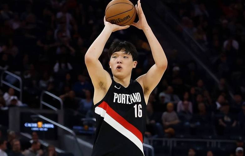 杨瀚森砍14+11+3+3，正负值全场第1！率队22分逆转，开拓者很欣慰