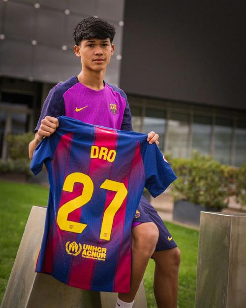 46岁生日快乐！巴萨全队穿10号致敬小罗：94球5冠1金球