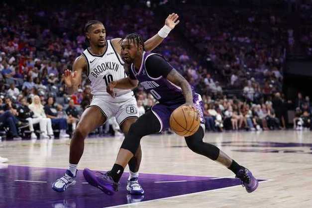 蒙克32+7三分赛季新高！国王送篮网7连败 德罗赞制胜一防