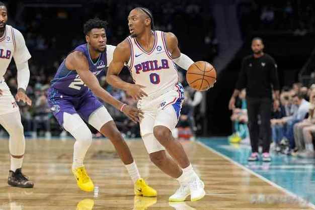 黄蜂终结尼克斯7连胜：克努佩尔26+11+8创纪录 布伦森26+13