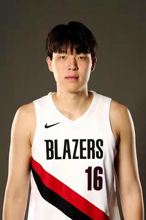 杨瀚森复出6+4+1帽吃生涯首T！开拓者3人20+大胜奇才 阿夫20+7