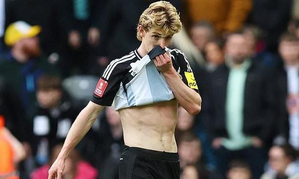 电讯报独家：戈登考虑今夏离开纽卡，要价可能超8000万镑！