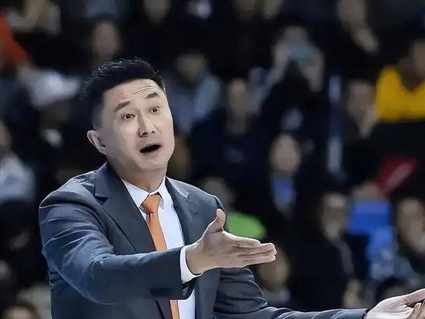 广东男篮压哨补强成功！单场50+18大外援加盟，杜锋补强阵容最弱一环