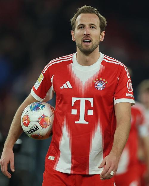 德甲神锋易主在即！凯恩剑指莱万55球纪录，迎生涯巅峰！